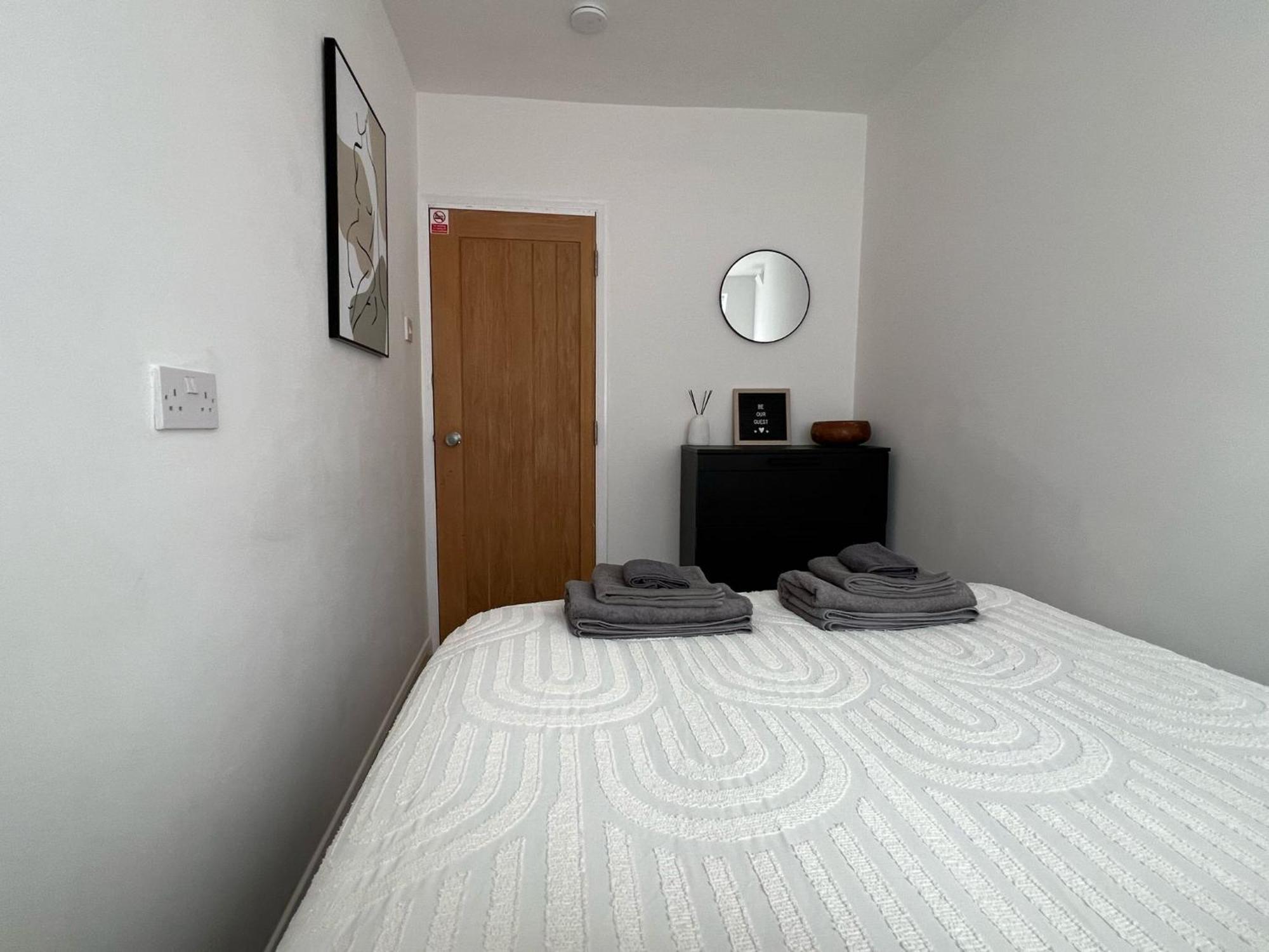 Apartamento Peaceful Location With Free Parking For 2 Cars - Hosts Up To 4- Business Or Leisure Stays, Inc Hot-tub-netflix-complimentary Breakfast *