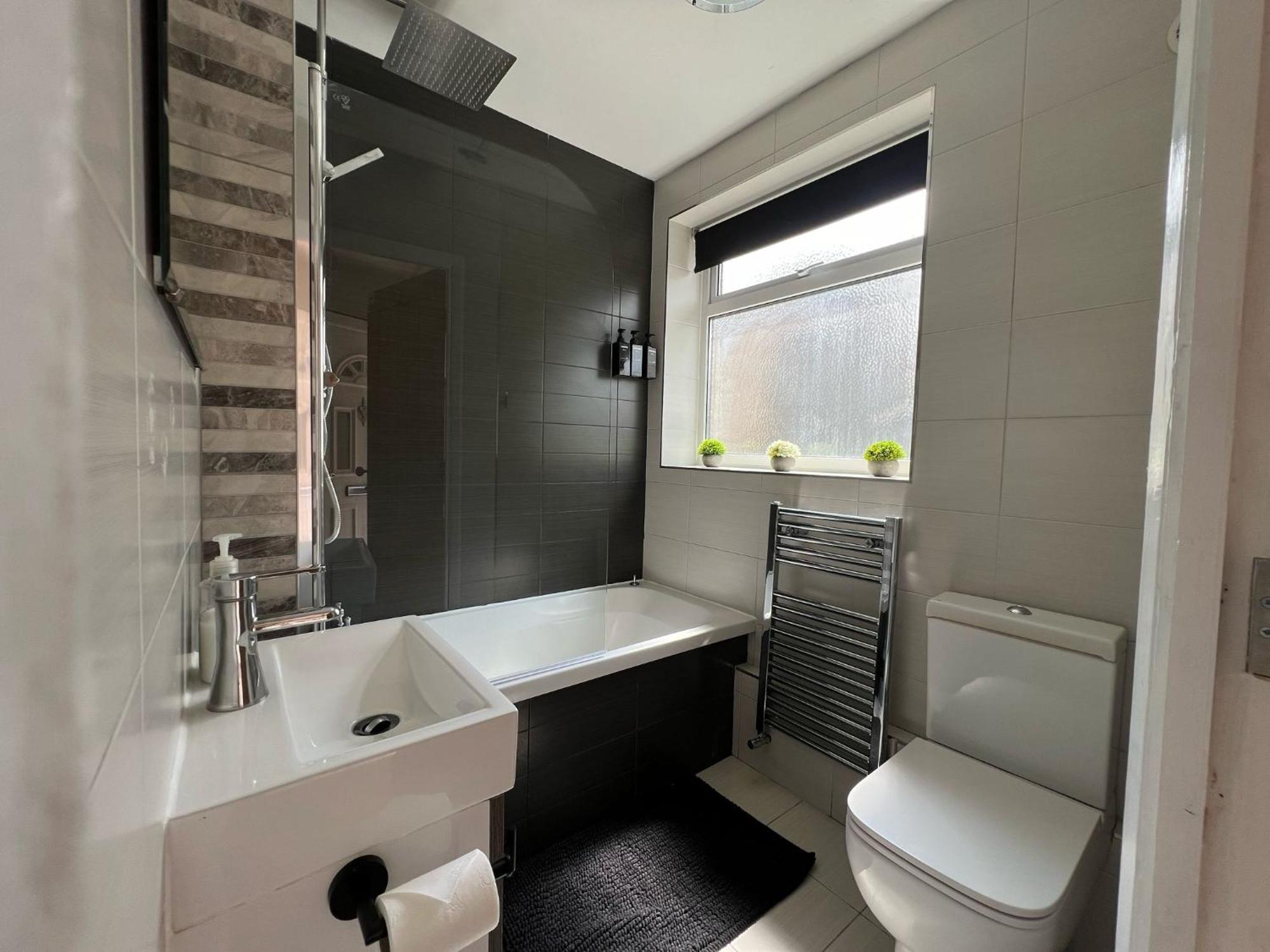 Apartamento Peaceful Location With Free Parking For 2 Cars - Hosts Up To 4- Business Or Leisure Stays, Inc Hot-tub-netflix-complimentary Breakfast Southampton