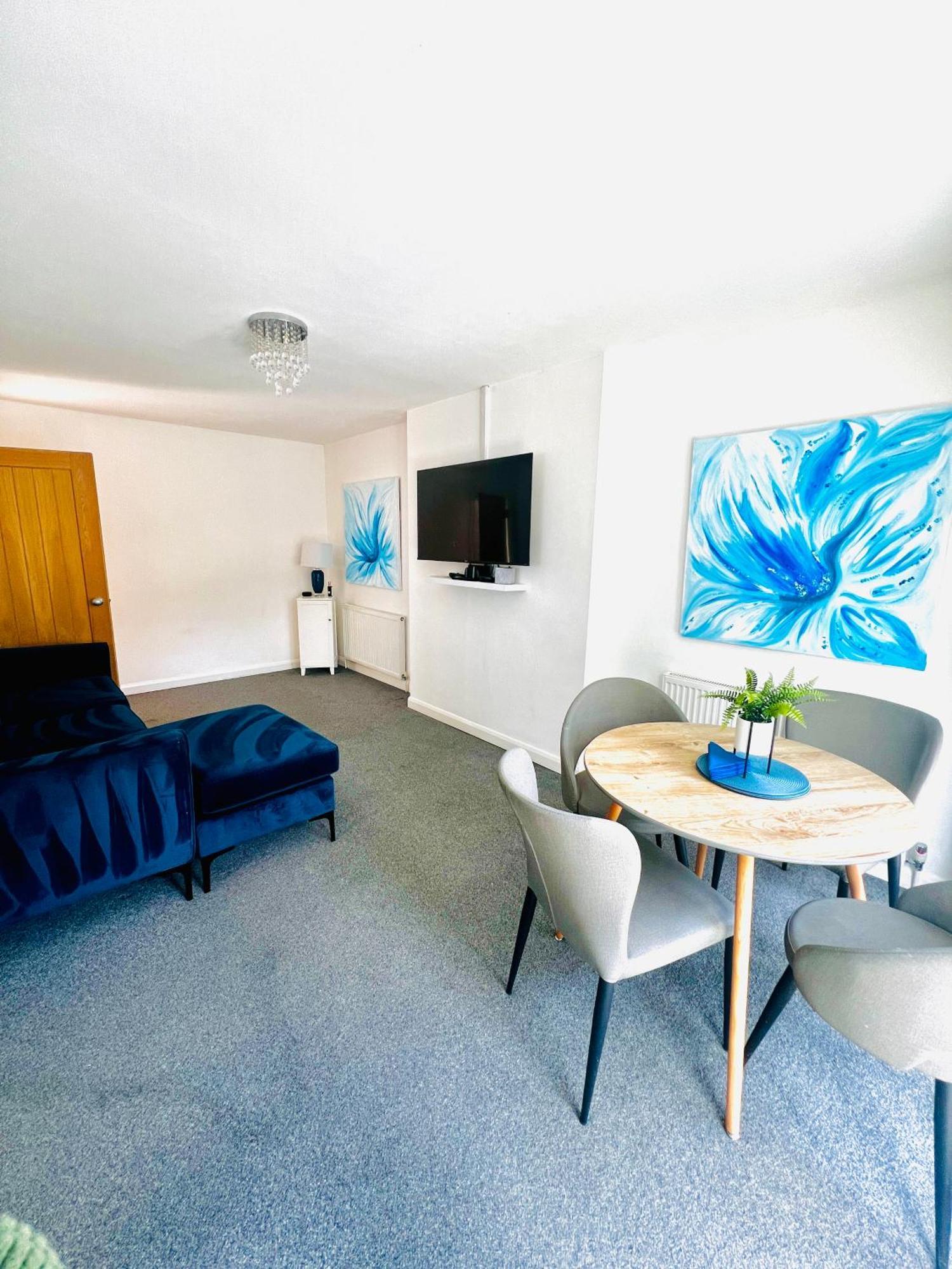 Apartamento Peaceful Location With Free Parking For 2 Cars - Hosts Up To 4- Business Or Leisure Stays, Inc Hot-tub-netflix-complimentary Breakfast
