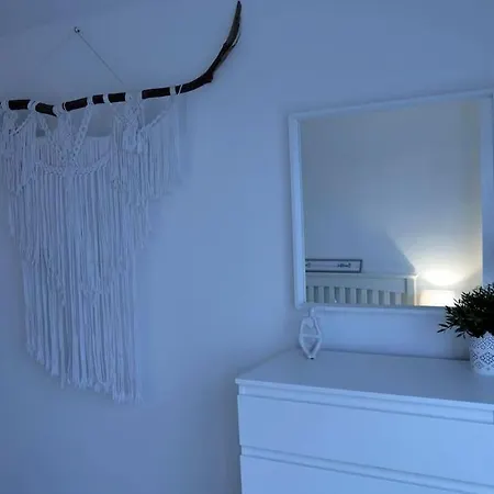 Peaceful Location With Free Parking For 2 Cars - Hosts Up To 4- Business Or Leisure Stays, Inc Hot-Tub-Netflix-Complimentary Breakfast Southampton Exterior foto