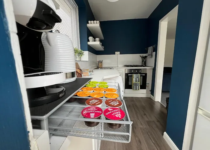 Peaceful Location With Free Parking For 2 Cars - Hosts Up To 4- Business Or Leisure Stays, Inc Hot-Tub-Netflix-Complimentary Breakfast